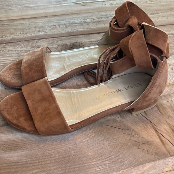 Stuart Weitzman Corbata Sandal.  Brown.  Size 5 - Picture 6 of 11